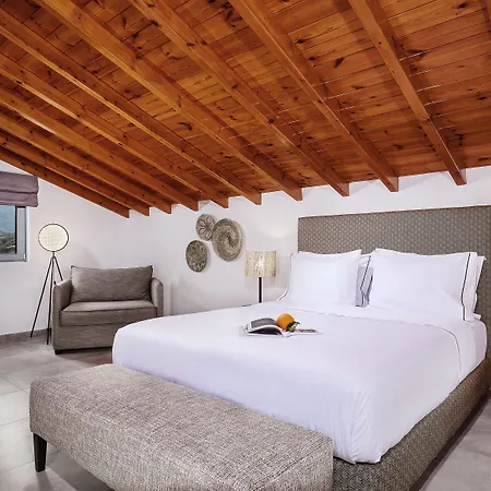 מלון Quattro Luxury Boutique Suites *